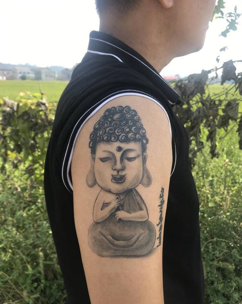 一年前纹的一座可爱的佛纹身图片_肩部手臂欧美写实水彩笑佛佛像如来纹身图案