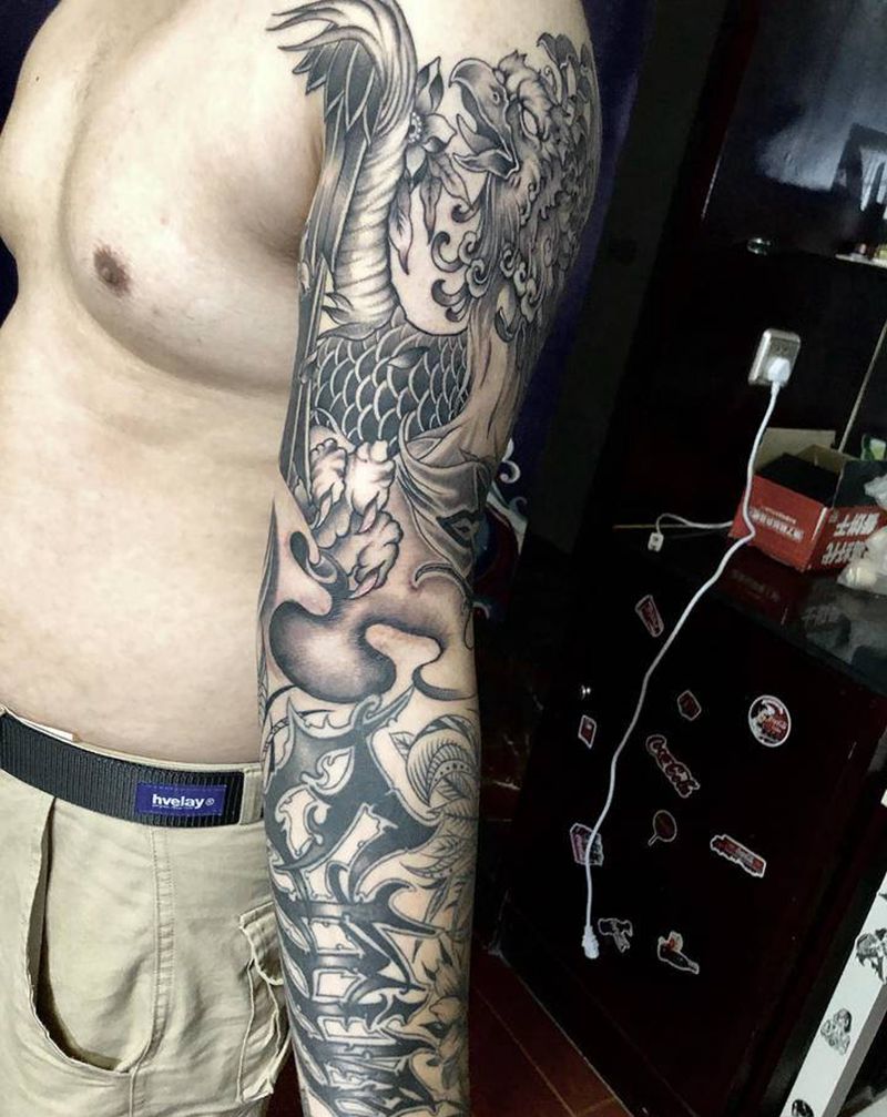 拼接花臂纹身图片_手臂花体字新传统纹身图案