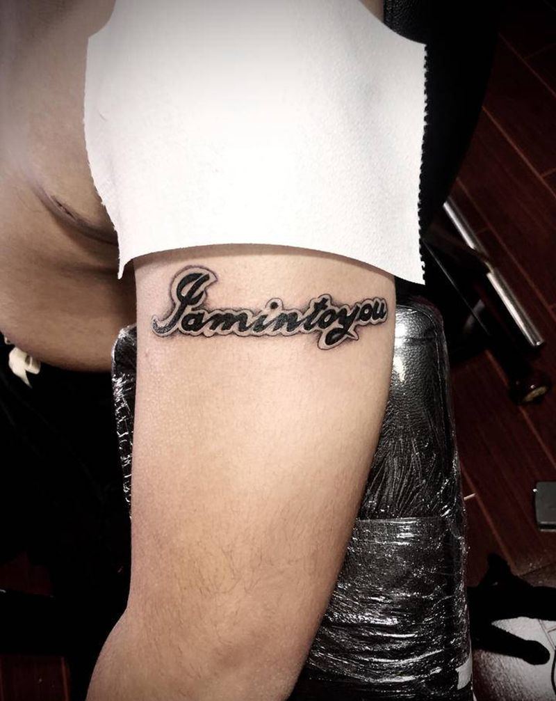 近日小作纹身图片_手臂花体字几何小清新纹身图案