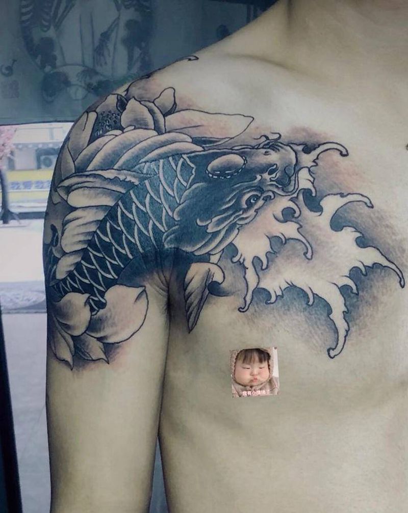 新传统锦鲤纹身图片_新传统纹身图案