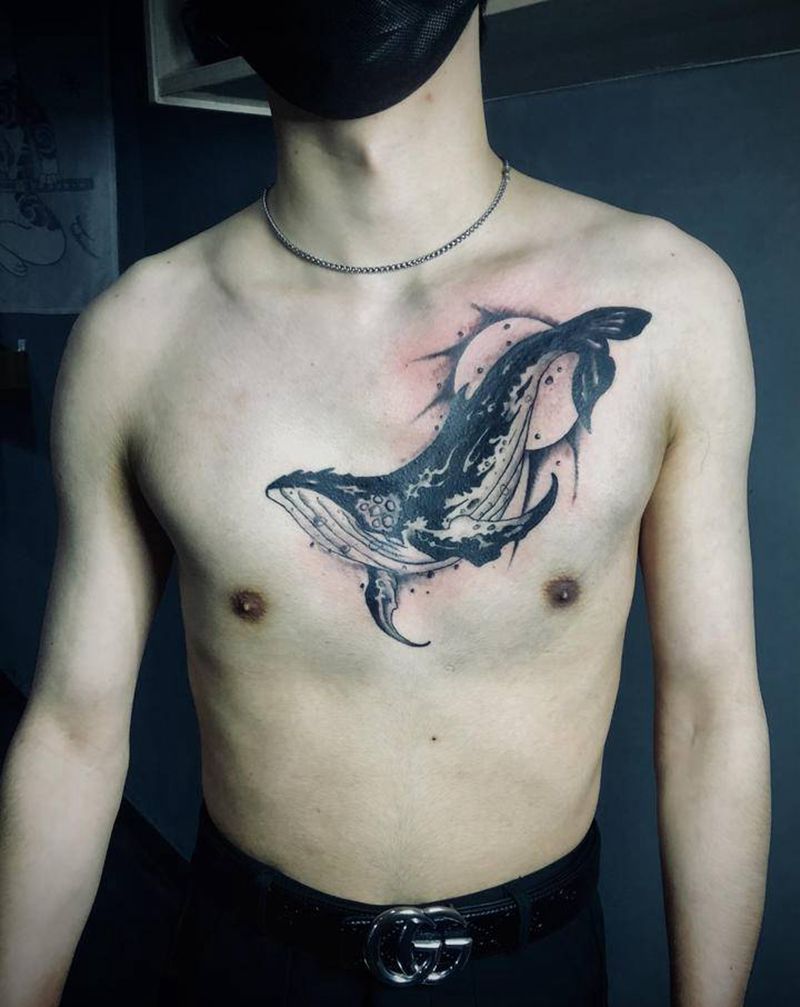 鲸鱼纹身图片_胸部纹身图案