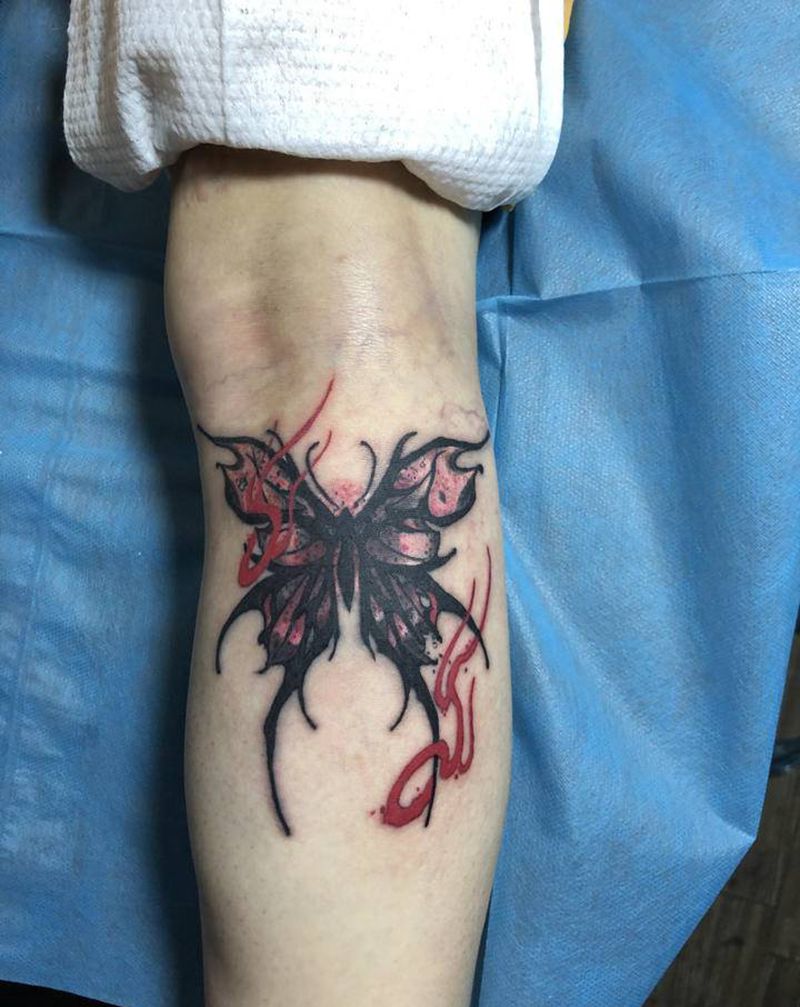 蝴蝶。纹身图片_腿部蝴蝶，彩色纹身图案