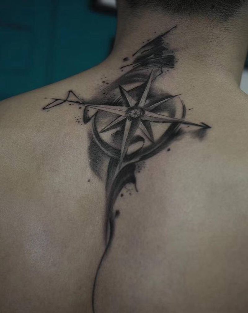 指南针纹身图片_背部水墨纹身图案
