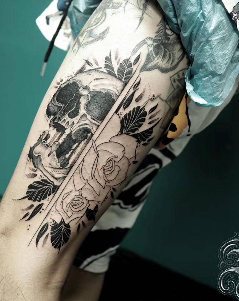 骷髅与花纹身图片_腿部纹身图案