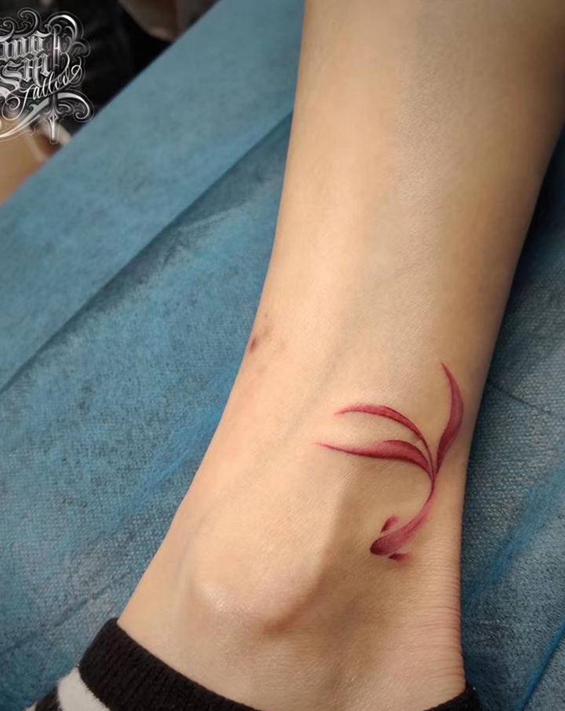 小金鱼纹身图片_腿部纹身图案