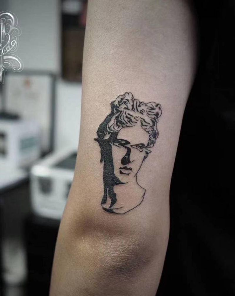 石膏人头纹身图片_手臂纹身图案