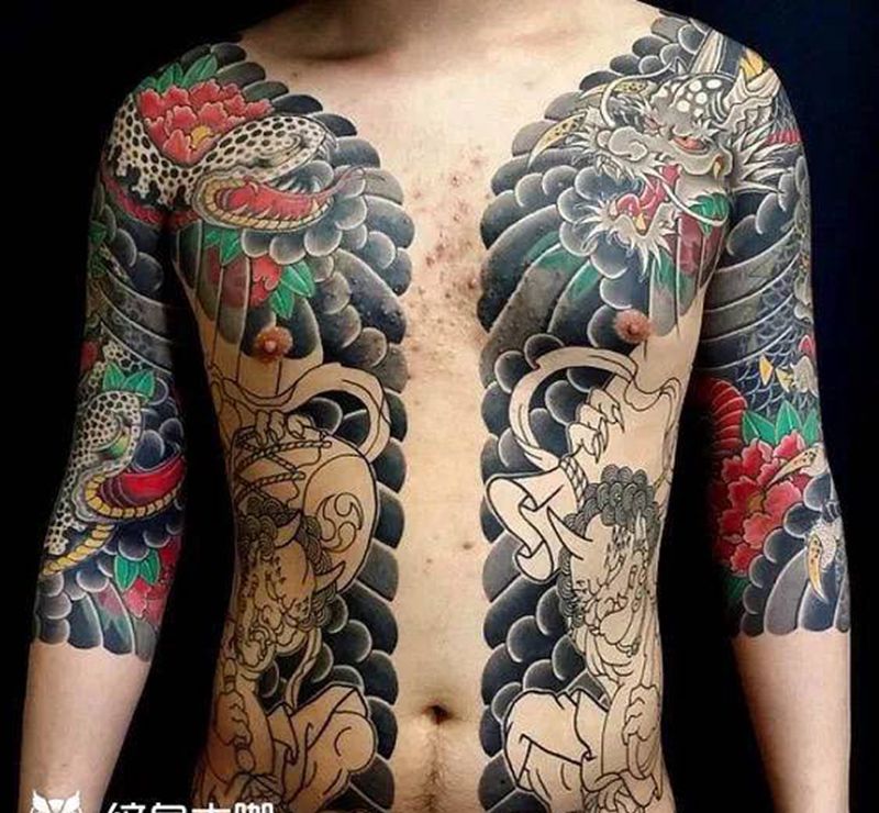 老传统，纹身图片_背部胸部老传统纹身图案