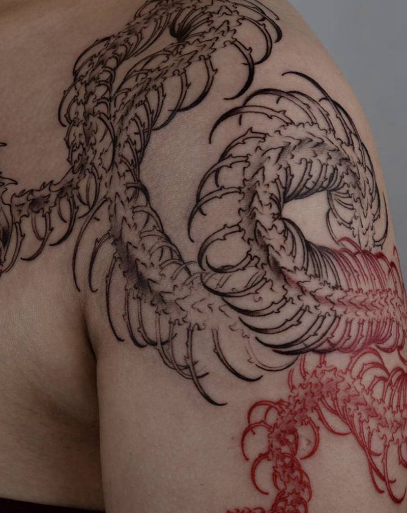 蛇骨纹身图片_肩部手臂新传统蛇纹身图案