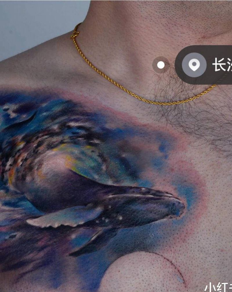 星空花胸未完成纹身图片_胸部欧美写实星空鲸鱼纹身图案