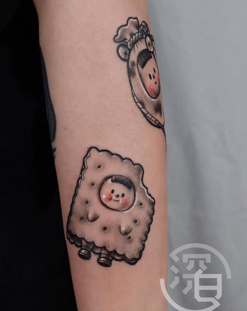 小图纹身图片_手臂背部水墨Old School蝴蝶纹身图案