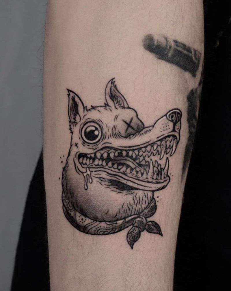 小图纹身图片_背部手部欧美写实Old School蝴蝶结纹身图案