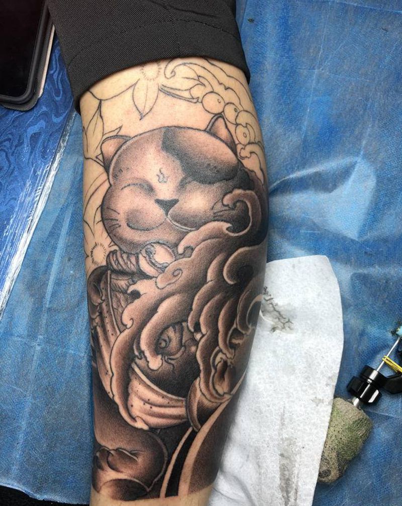 猫咪，小鸟纹身图片_腿部新传统纹身图案