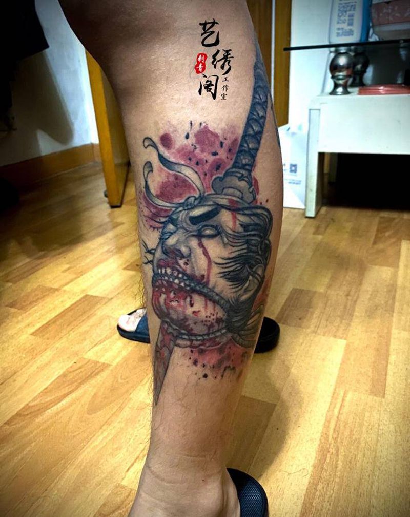 生首纹身图片_腿部新传统生首纹身图案