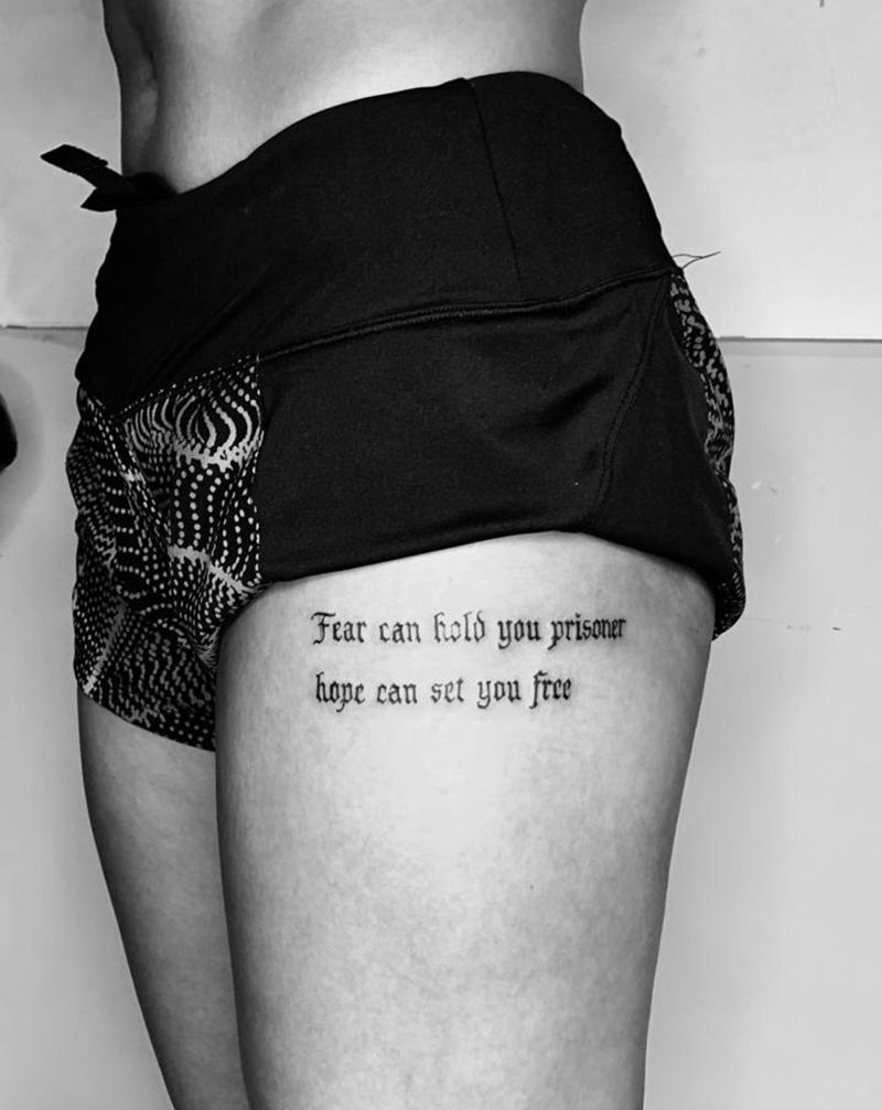 哥特字纹身图片_腿部花体字文字纹身图案