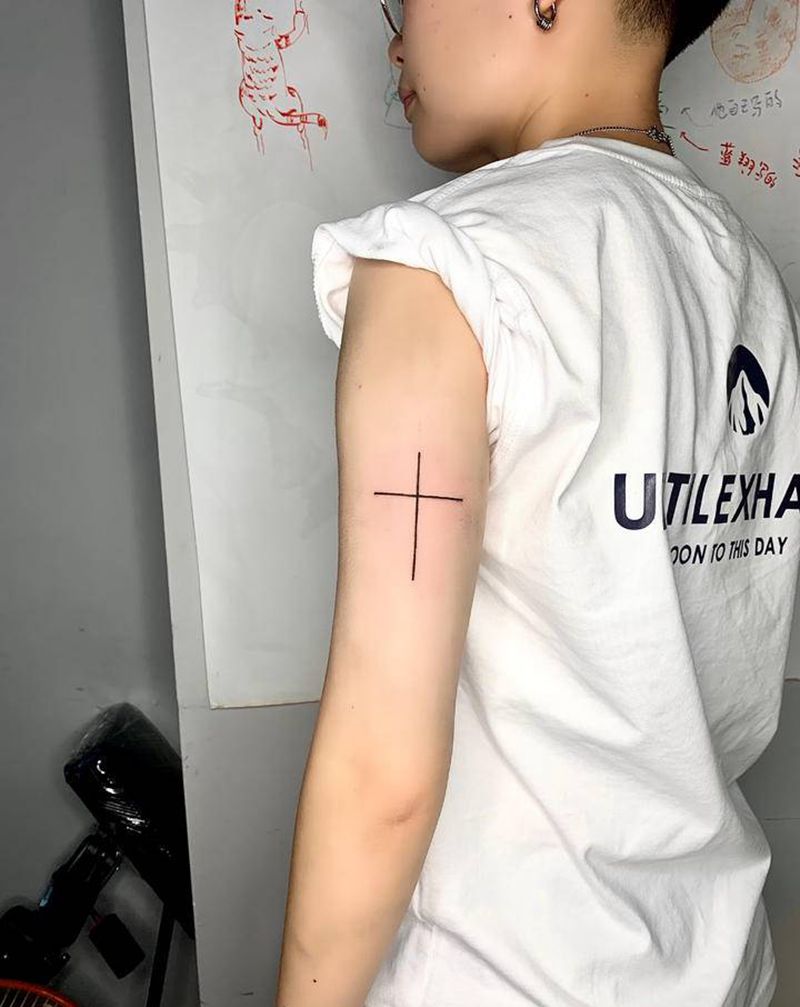 十字架纹身图片_手臂图腾十字架纹身图案