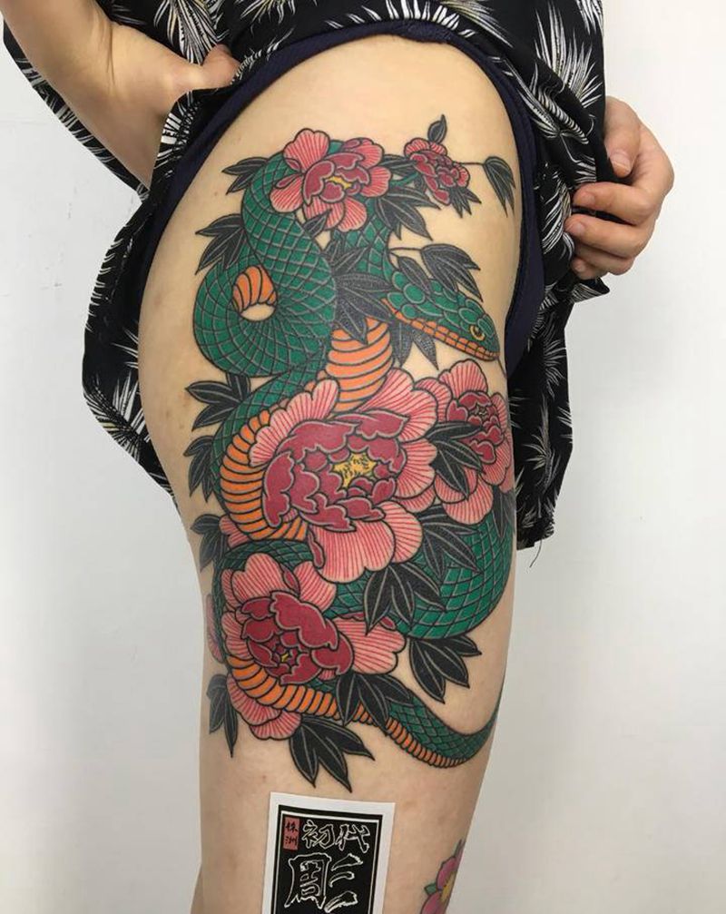 蛇纹身图片_腿部老传统纹身图案