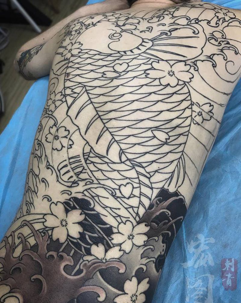 老传统纹身图片_背部腰部老传统纹身图案