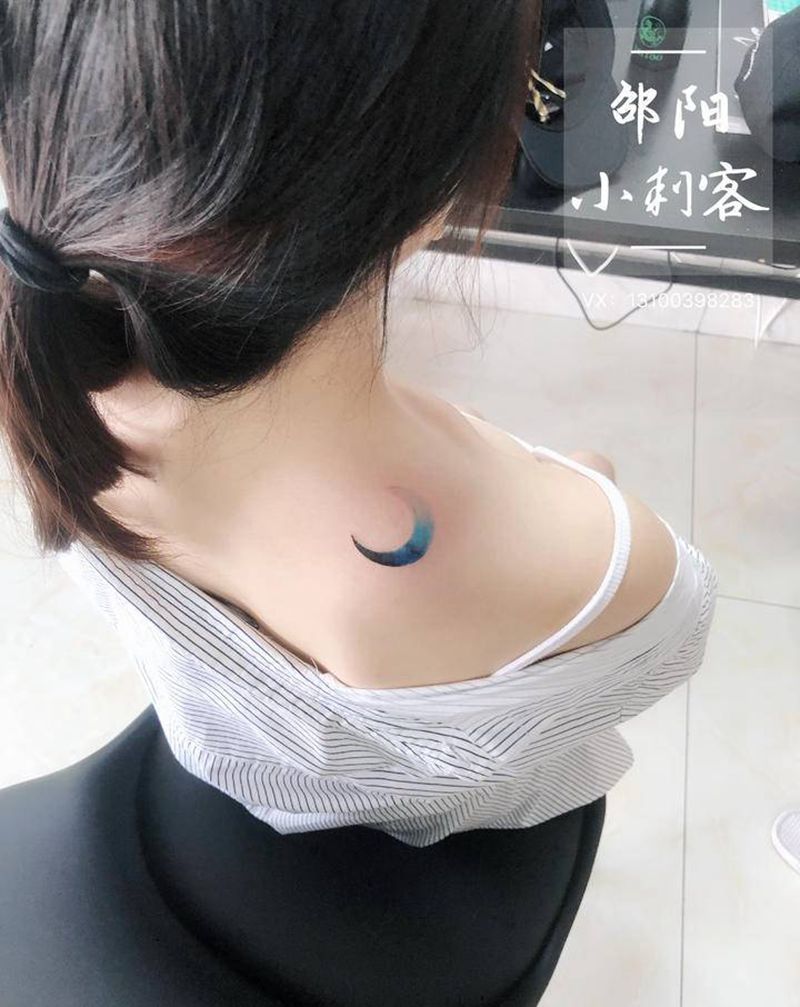 渐变月亮纹身图片_肩部纹身图案