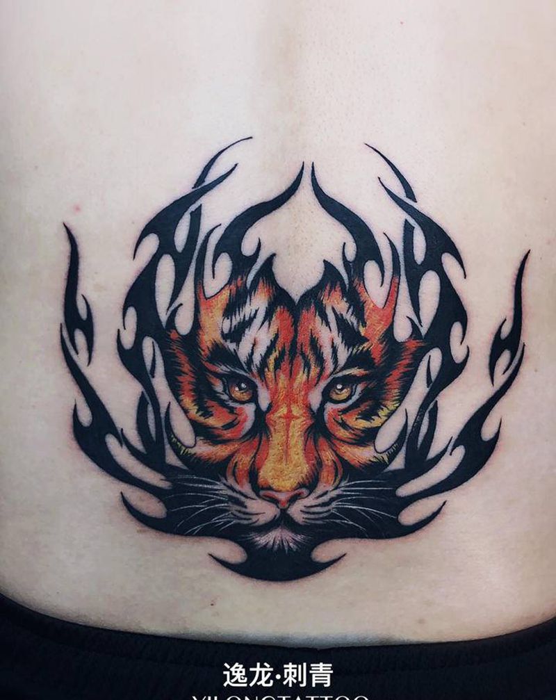 老虎与图腾纹身图片_腰部图腾纹身图案