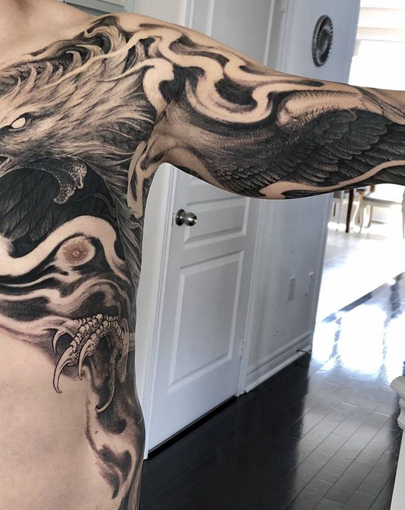 《涅槃》纹身图片_胸部手臂新传统欧美写实凤凰纹身图案