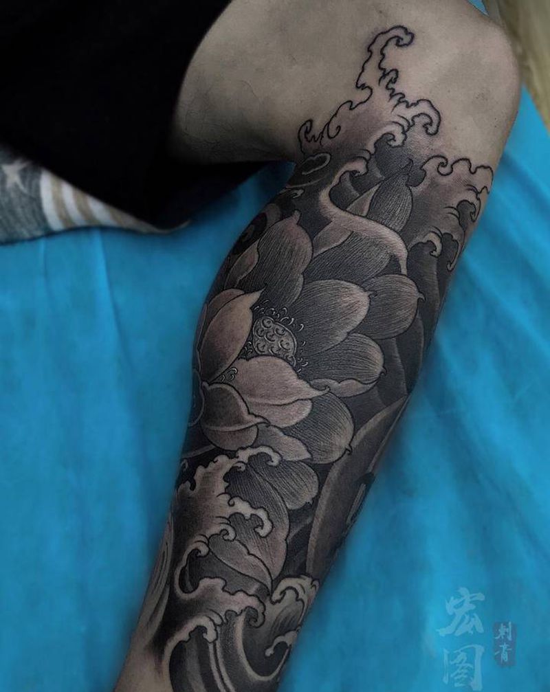 荷花纹身图片_腿部新传统纹身图案