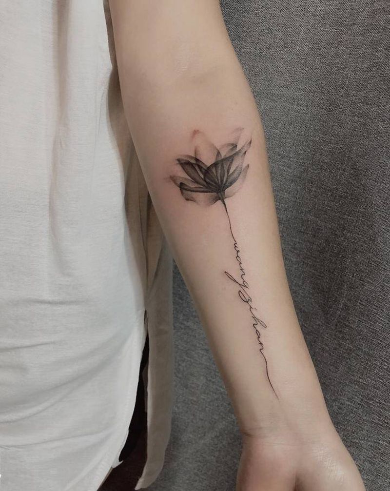 水墨花纹身图片_手臂水墨纹身图案