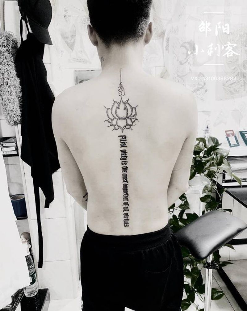脊柱英文纹身图片_背部纹身图案