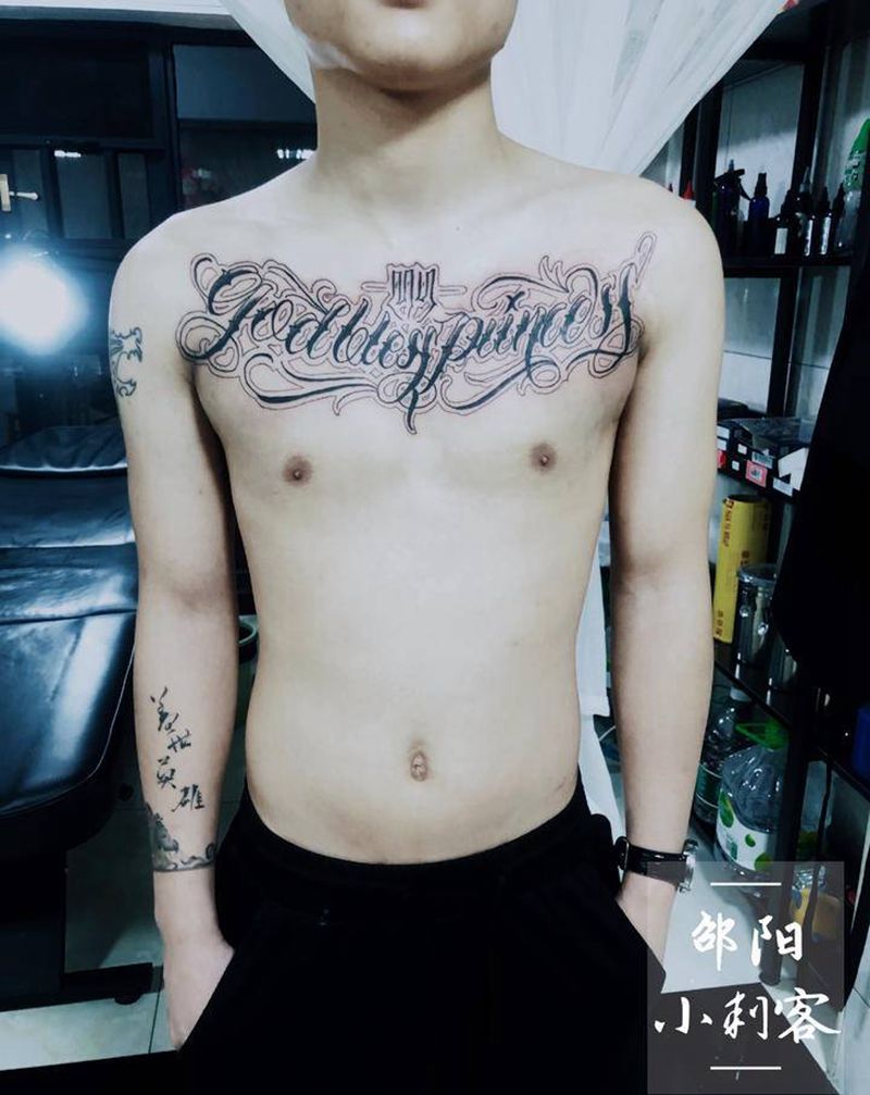 奇卡诺花体英文纹身图片_胸部花体字纹身图案