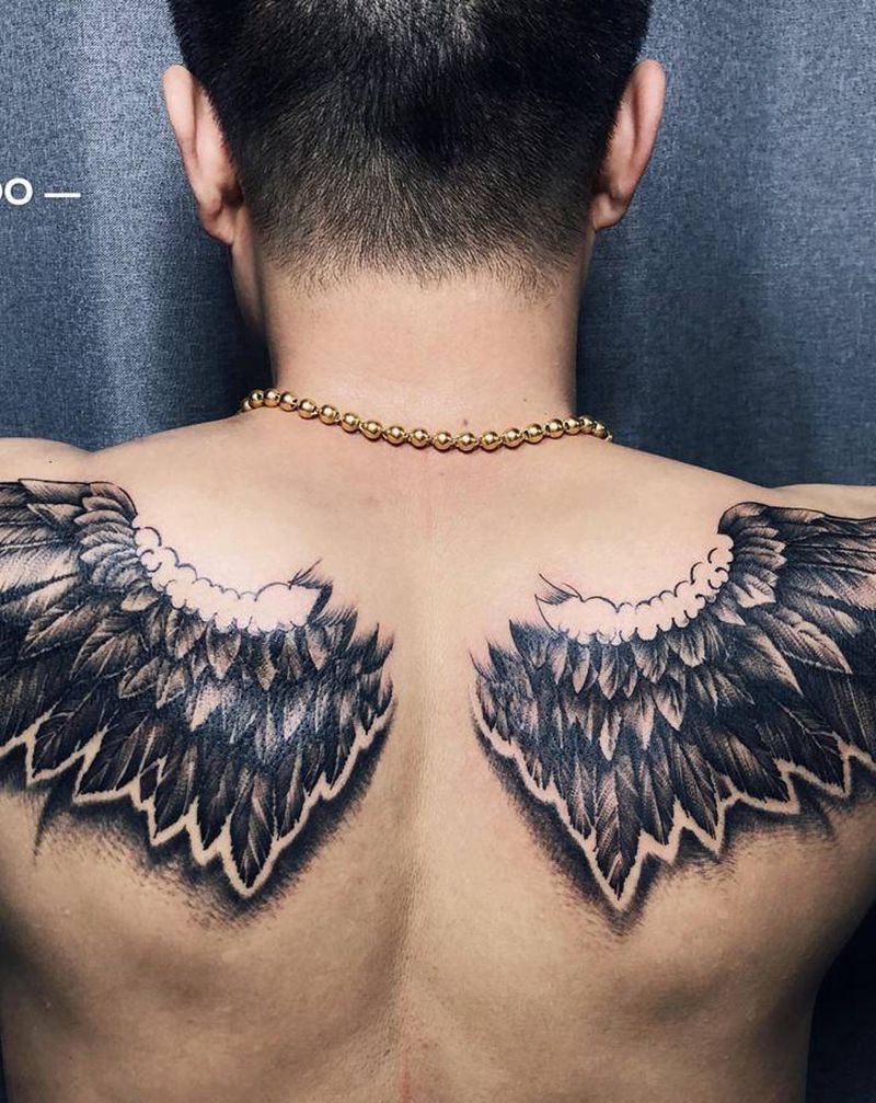 翅膀纹身图片_肩部背部欧美写实翅膀纹身图案