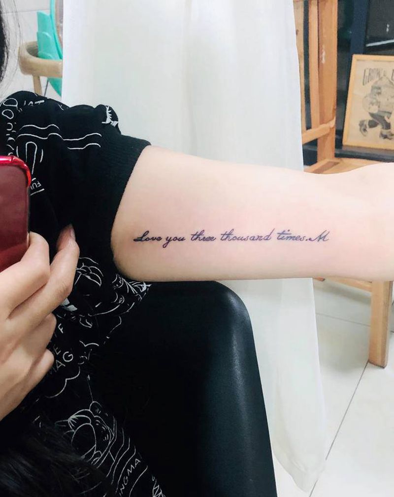 英文字体纹身图片_手部纹身图案