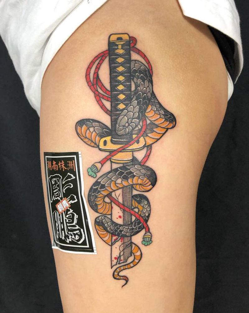 匕首与蛇纹身图片_腿部纹身图案