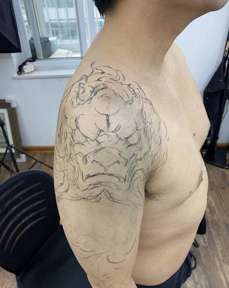 心灯纹身图片_手臂欧美写实新传统石雕纹身图案