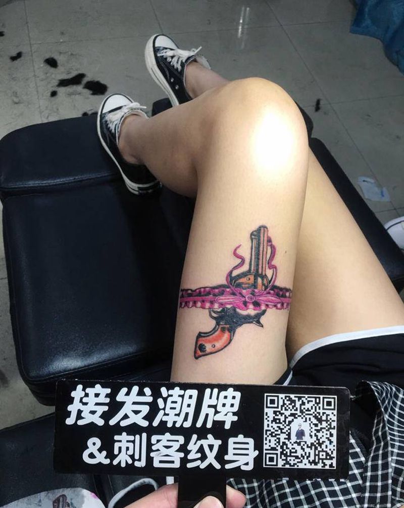 枪纹身图片_腿部纹身图案