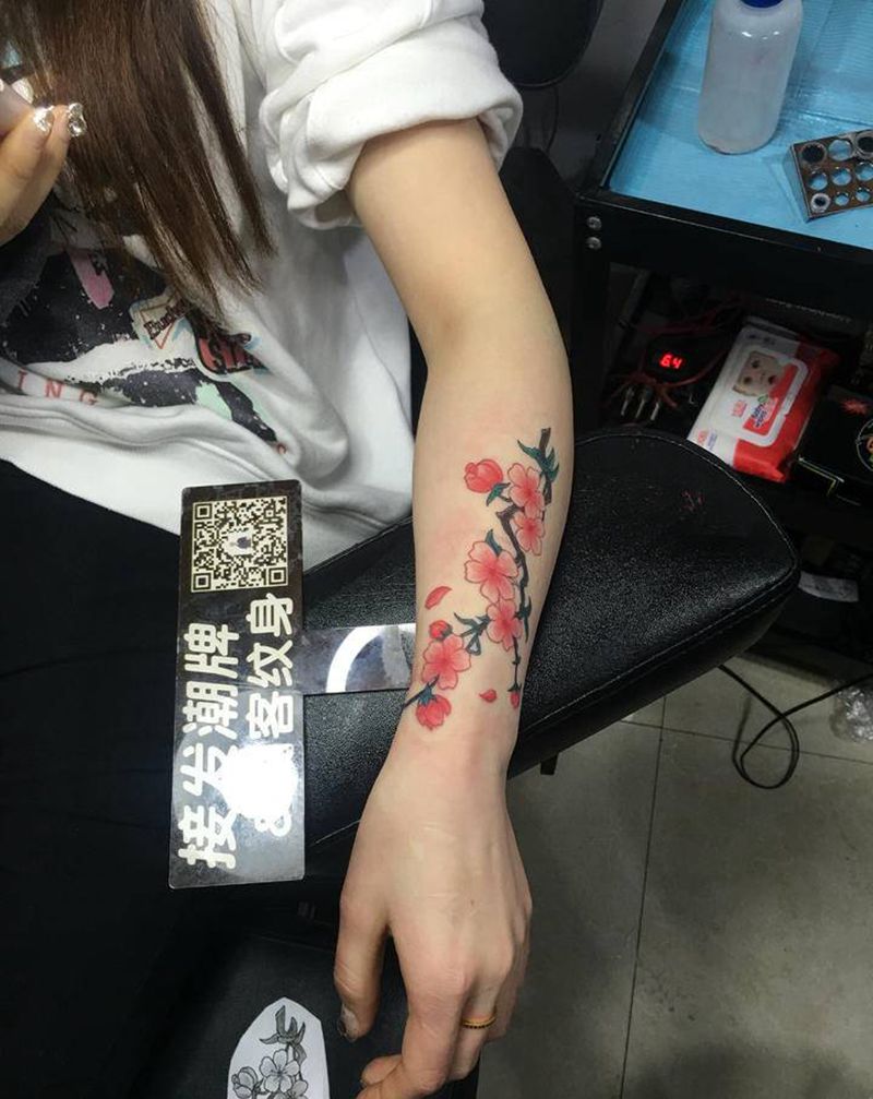 桃花纹身图片_手臂纹身图案