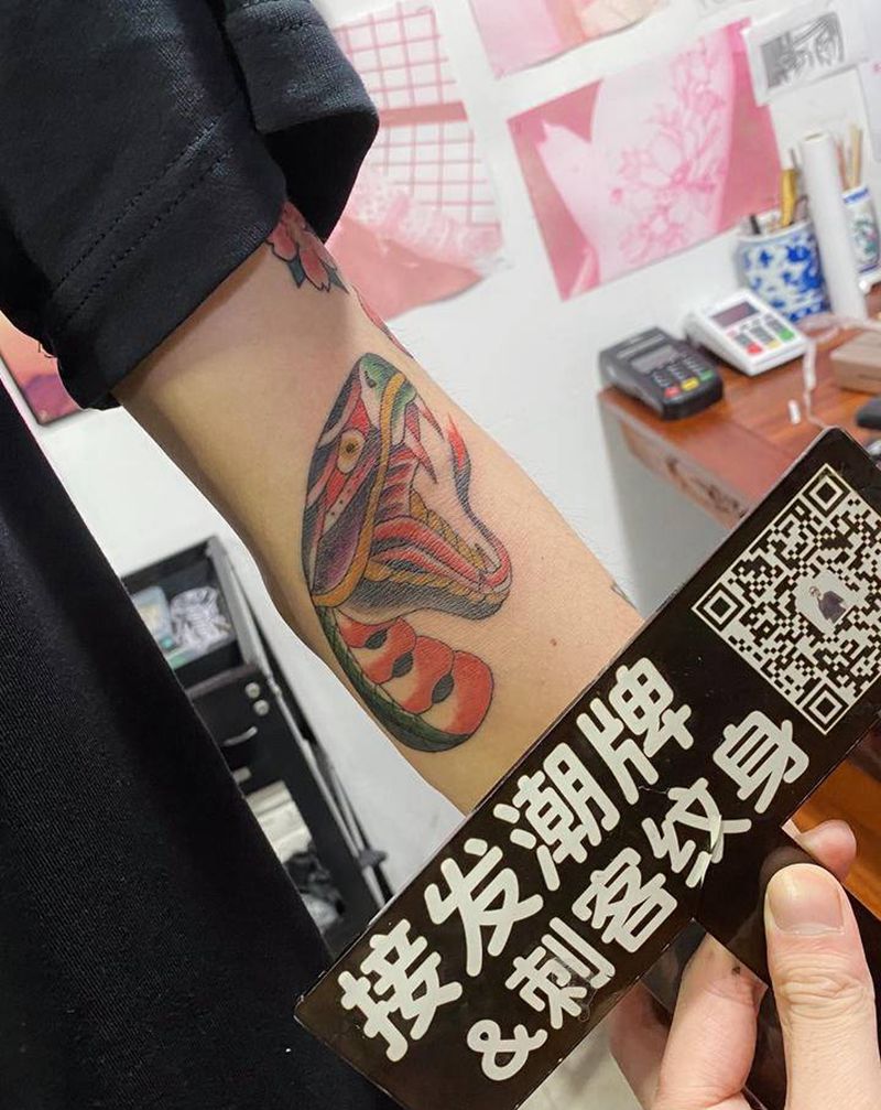 蛇，般若纹身图片_手臂纹身图案