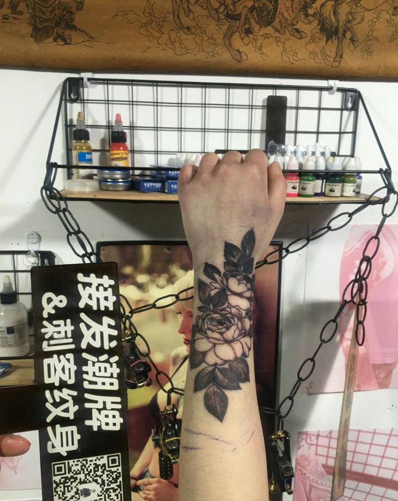 花纹身图片_手臂手部纹身图案