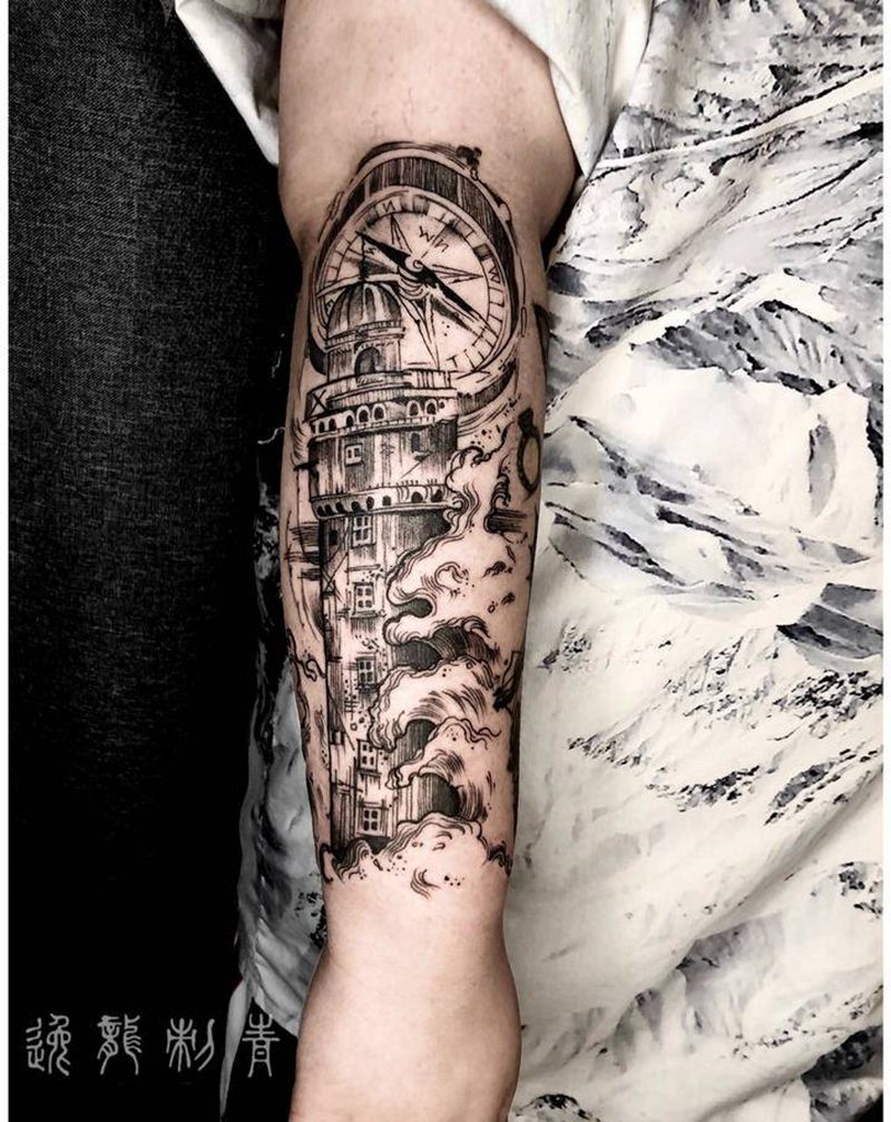 灯塔纹身图片_手臂点刺水墨灯塔指南针纹身图案