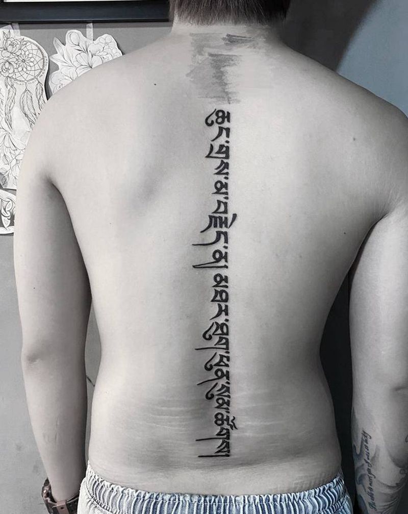 藏文纹身图片_背部纹身图案