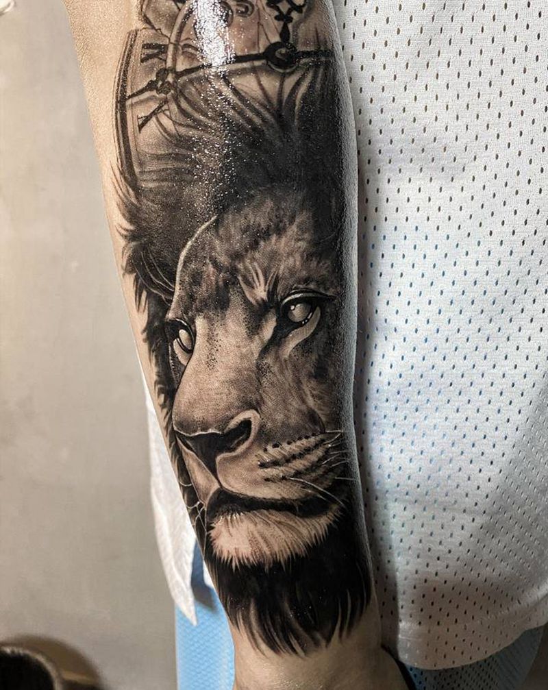 狮子纹身图片_手臂欧美写实纹身图案