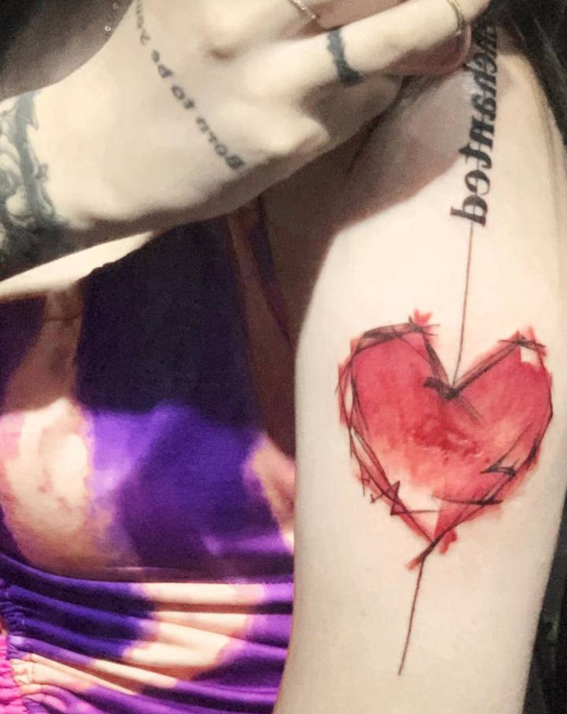 桃心纹身图片_手臂纹身图案