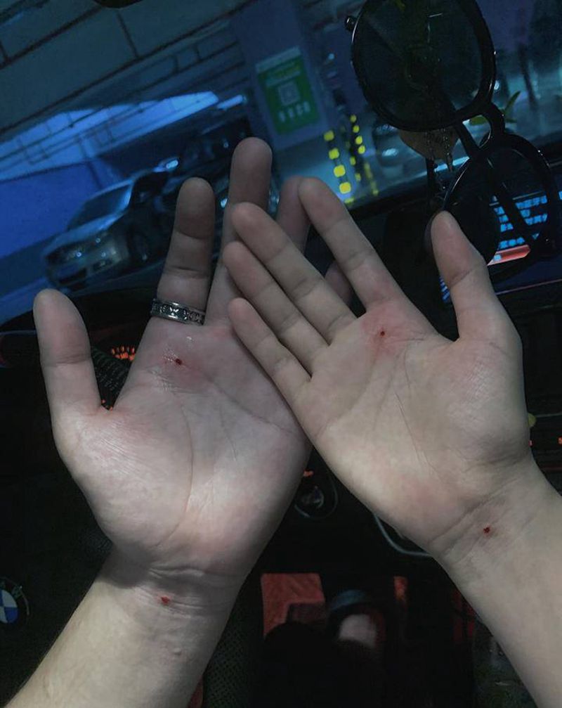 朱砂痣纹身图片_手部纹身图案