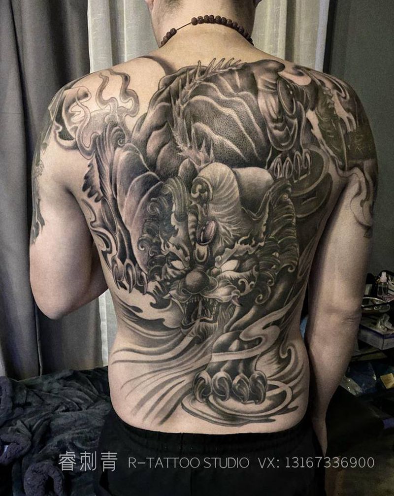 满背貔貅纹身图片_背部新传统纹身图案