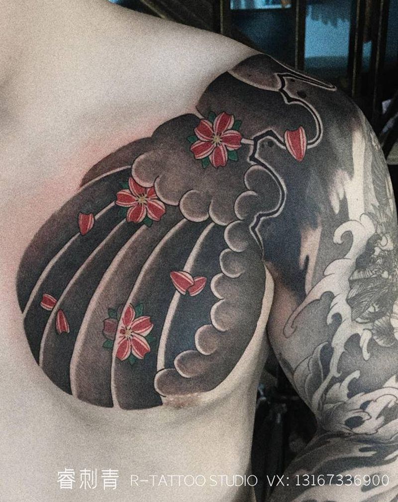 日式传统半胛纹身图片_胸部老传统纹身图案