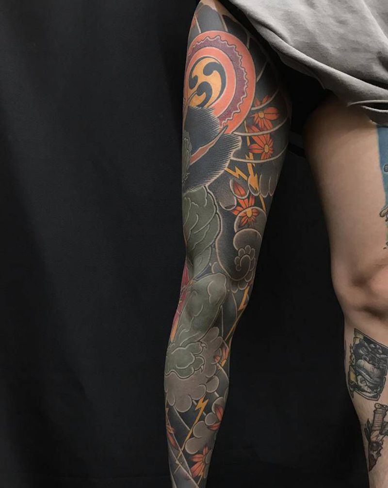 雷神纹身图片_腿部老传统纹身图案