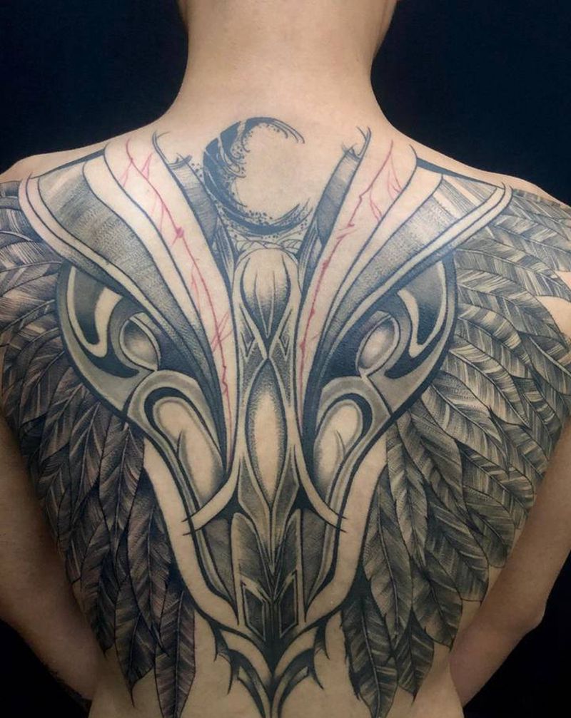 翅膀纹身图片_背部点刺纹身图案