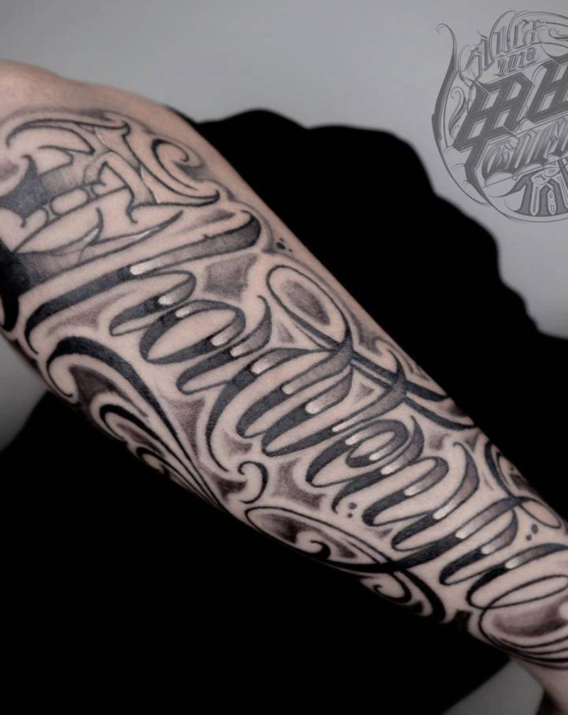 舒舒服服整整齐齐干干净净纹身图片_手臂花体字纹身图案