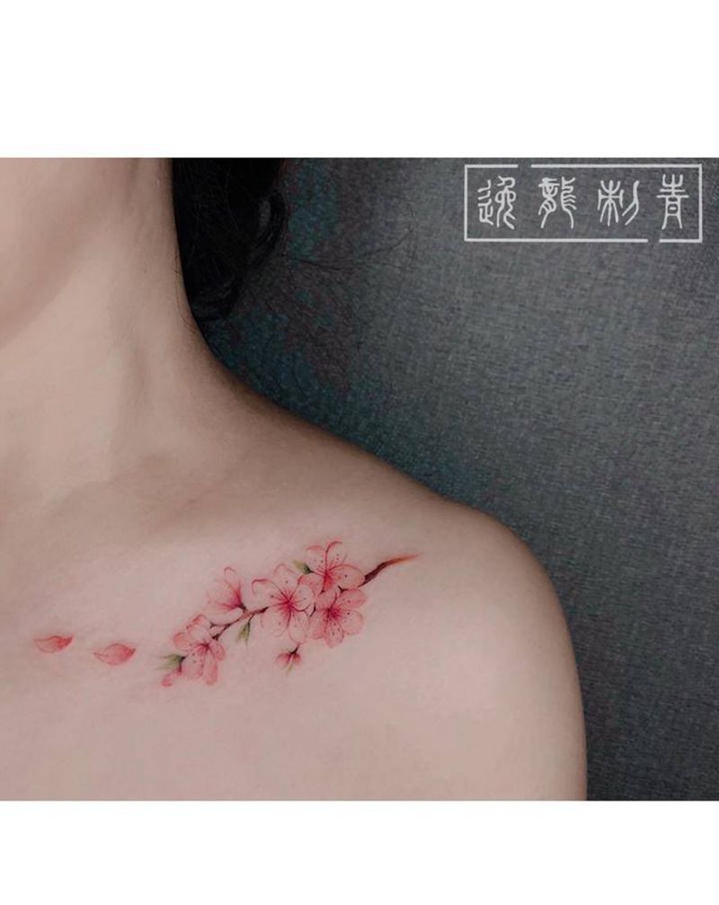 精致清新纹身图片_肩部水墨樱花纹身图案