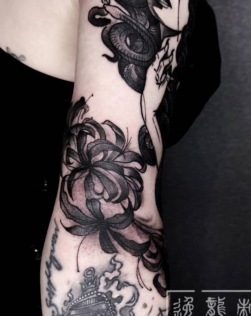 花臂拼接纹身图片_手臂彼岸花纹身图案