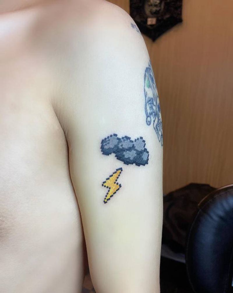 马赛克乌云纹身图片_手臂几何纹身图案