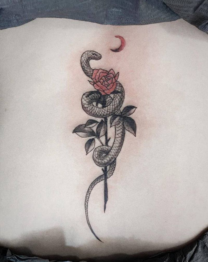 蛇纹身图片_背部臀部几何纹身图案